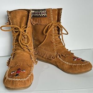Minnetonka Moccasin Boots Brown Suede Tall Fringe Embroidery Beads Rubber Sole